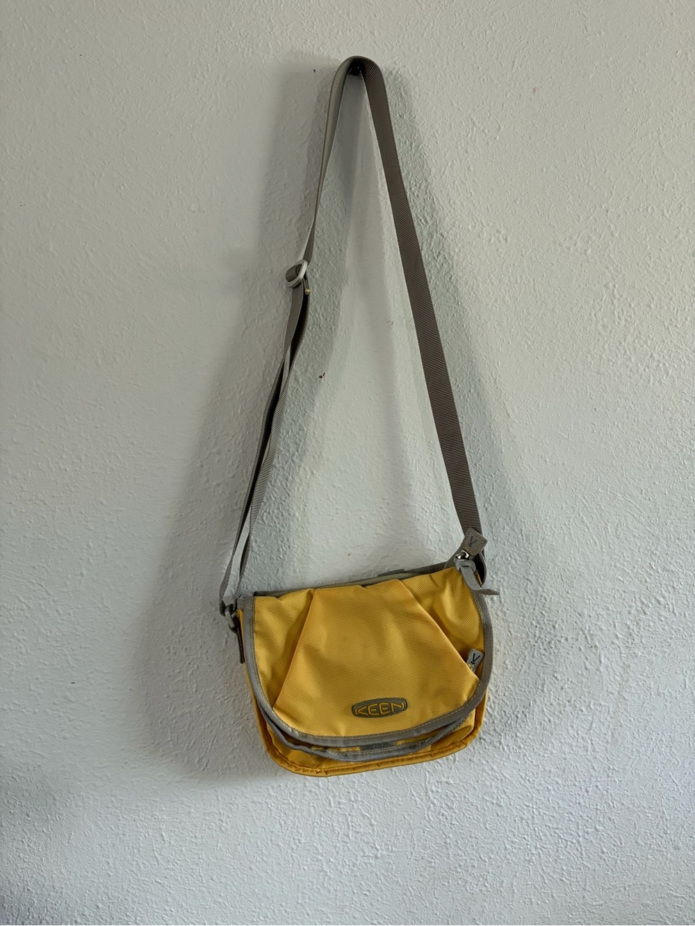Keen Yellow Messenger Crossbody Bag with Gray Strap